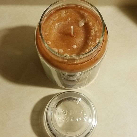 YANKEE CANDLE 22oz - Picture 2 of 5
